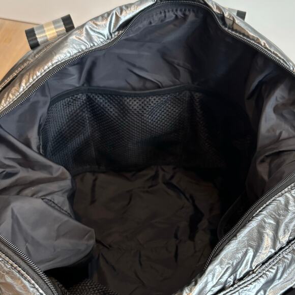 NWOT Fabletics Large Quilted Tote Gym Bag Metallic Gunmetal - Picture 10 of 13